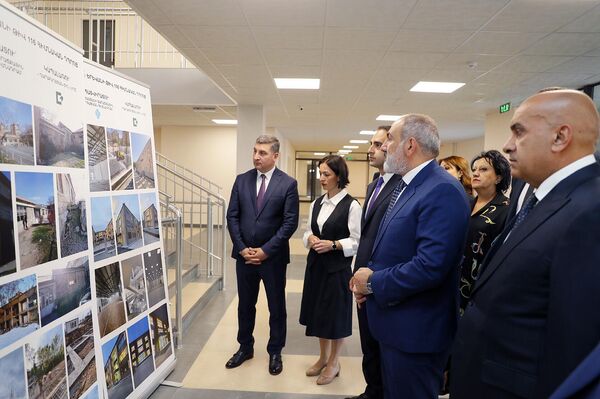 Նիկոլ Փաշինյանը նորակառույց կրթօջախներ է այցելել Նիկոլ Փաշինյանը նորակառույց կրթօջախներ է այցելել - Sputnik Արմենիա