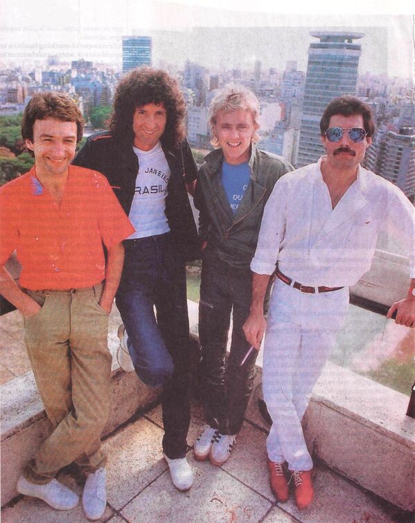 Участники группы Queen позируют на террасе отеля Sheraton в Буэнос-Айресе, 1981 год. - Sputnik Армения