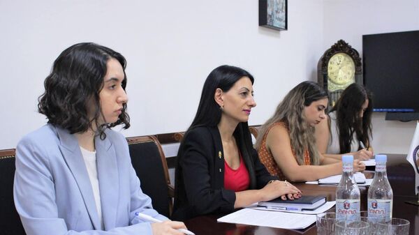 Защитник прав человека Анаит Манасян встретилась с председателем РАУ Тиграном Акопяном (5 сентября 2023). Еревaн - Sputnik Армения