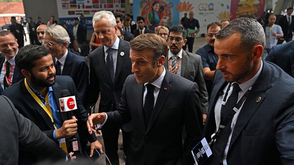 Президент Франции Эммануэль Макрон перед началом пресс-конференции после участия в заключительном заседании саммита G20 (10 сентября 2023). Нью-Дели - Sputnik Արմենիա