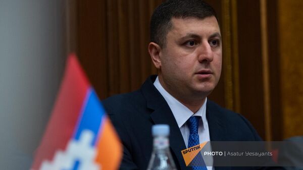 Депутат от оппозиционного блока Честь имею Тигран Абраамян во время очередного заседания Национального собрания Армении (11 сентября 2023). Еревaн - Sputnik Армения