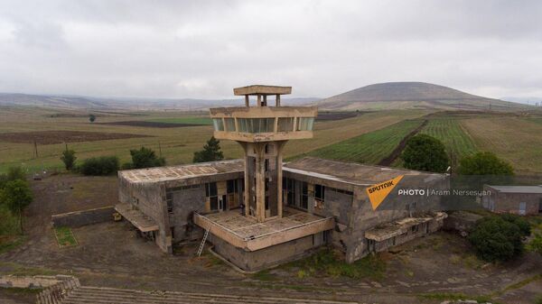 Здание аэропорта Гориса с высоты птичьего полета - Sputnik Армения