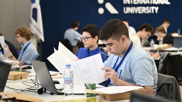 Армянские школьники завоевали 3 медали на 7-й юношеской Олимпиаде Европы по информатике в Кутаиси - Sputnik Армения