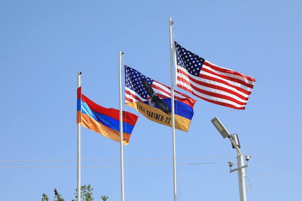 Флаги Армении и США в учебном центре &quot;Зар&quot;. - Sputnik Армения