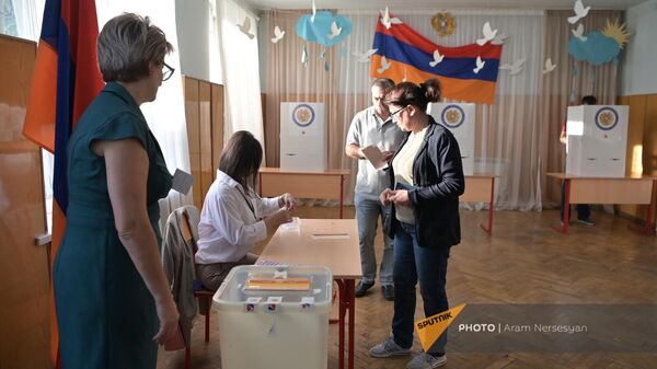 Տեղամասերի դռները բացվեցին. Երևանն այսօր քաղաքապետ է ընտրում - Sputnik Արմենիա