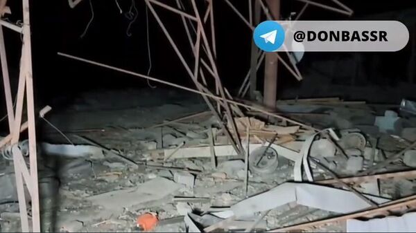 Последствия обстрела Киевом Светлодарска под Дебальцево, при котором погибли 7 местных жителей - Sputnik Армения
