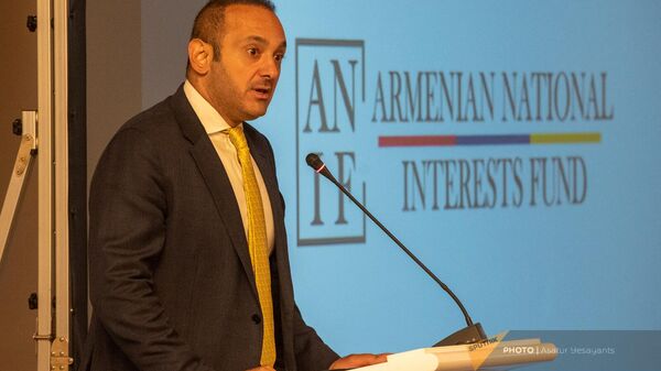 Исполнительный директор Фонда национальных интересов Армении (ANIF) Давид Папазян во время бизнес-форума Армения-ОАЭ (18 сентября 2023). Еревaн - Sputnik Армения