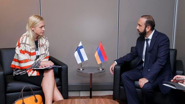 Էլինա Վալտոնեն ու Արարատ Միրզոյանը - Sputnik Արմենիա