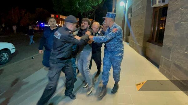 Задержание участников акции протеста в связи с обострением ситуации в Нагорном Карабахе  - Sputnik Армения