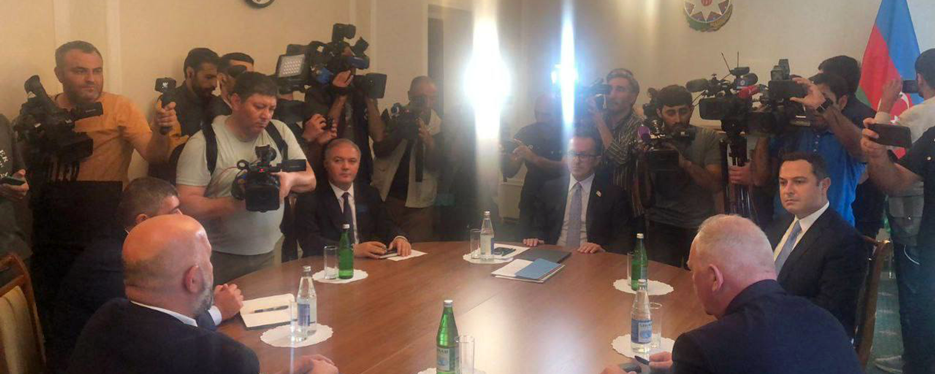 Встреча представителей армян Карабаха с представителем Баку (21 сентября 2023). Евлах - Sputnik Армения, 1920, 21.09.2023