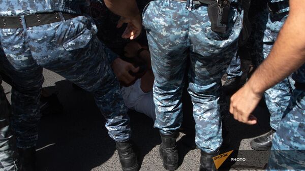 Полиция подвергает приводу участников акции неповиновения (22 сентября 2023). Еревaн - Sputnik Армения