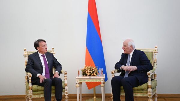 Էրիկ դե Մույնքը և Վահագն Խաչատուրյանը - Sputnik Արմենիա