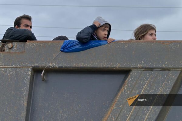 Արցախից բռնի տեղահանված մարդիկ&#x60; Կոռնիձորի մարդասիրական կենտրոնի տարածքում - Sputnik Արմենիա