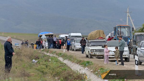 Вынужденные переселенцы из Нагорного Карабаха на территории гуманитарного центра Корнидзора (26 сентября 2023). Сюник - Sputnik Армения