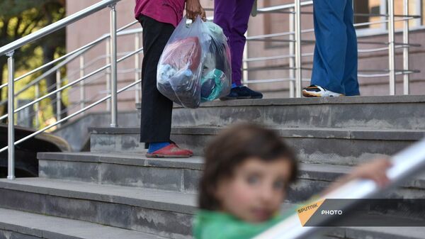 Гуманитарный центр Вардениса для вынужденных переселенцев из Нагорного Карабаха (27 сентября 2023). Гегаркуник - Sputnik Армения