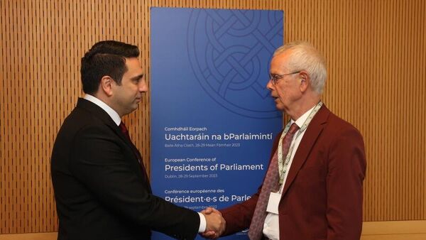 Председатель парламента Ален Симонян встретился с председателем Парламентской ассамблеи Совета Европы (ПАСЕ) Тини Кокс (28 сентября 2023). Дублин - Sputnik Армения