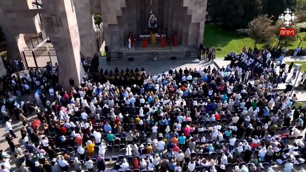 Католикос Гарегин II проводит общенациональную молитву за Нагорный Карабах (1 октября 2023). Эчмиадзин - Sputnik Армения