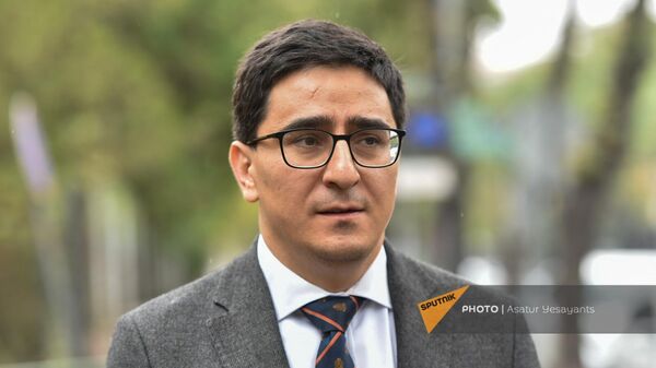 Представитель Армении по международным правовым вопросам Егише Киракосян после заседания НС - Sputnik Армения
