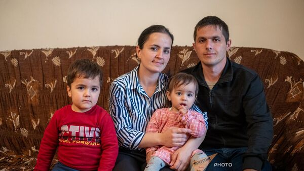 Семья вынужденных переселенцев из Степанакерта в Ванадзоре - Sputnik Армения