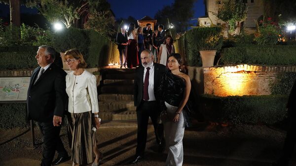 Премьер-министр Никол Пашинян присутствовал на официальном ужине со своей дочерью Мариам во дворце Карлоса 5-го (5 октября 2023). Гранада - Sputnik Армения