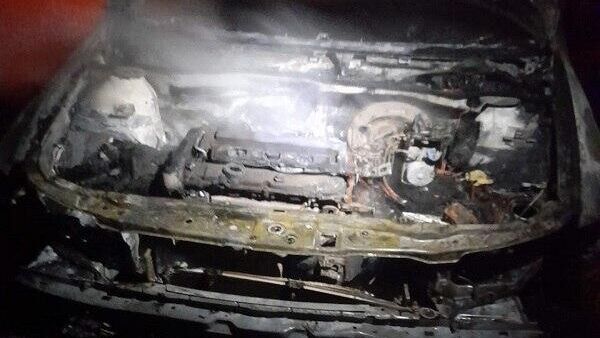 Сгоревший автомобиль в селе Ацик (6 октября 2023). Армавир  - Sputnik Армения