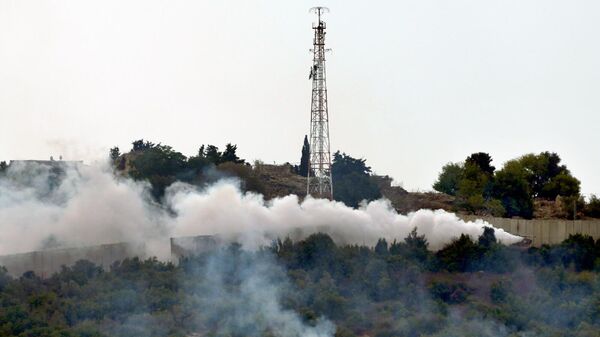 Дым после израильского обстрела вблизи военной позиции в деревне Духайра недалеко от границы с Израилем (11 октября 2023). Ливан - Sputnik Армения