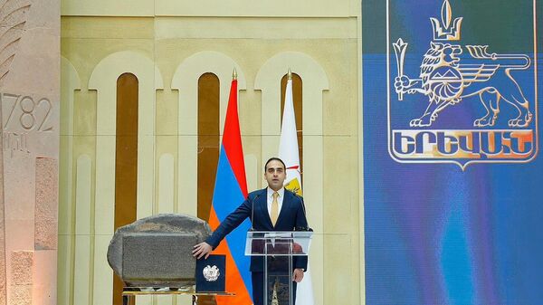 Тигран Авинян на церемонии присяги на должность мэра Еревана (13 октября 2023). Еревaн - Sputnik Армения
