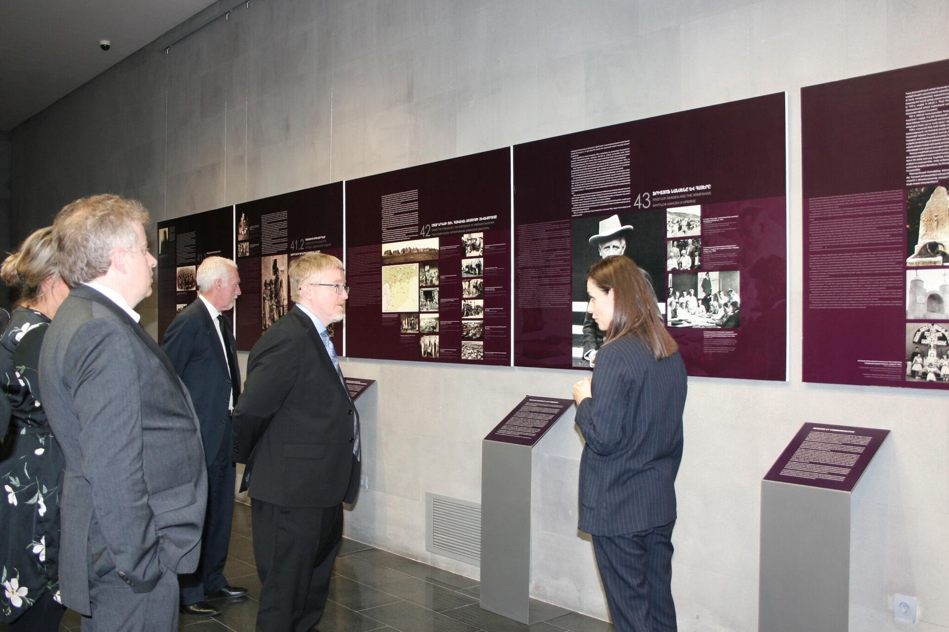 Посол Канады Эндрю Тернер посетил Музей Геноцида армян (20 октября 2023). Еревaн - Sputnik Արմենիա, 1920, 20.10.2023