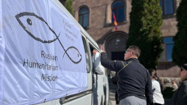 Русская Гуманитарная Миссия доставила в Ширакскую область наборы для семей переселенцев из Карабаха  - Sputnik Армения