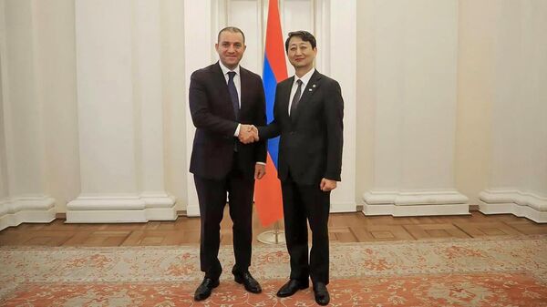 Министр экономики Ваан Керобян встретился с министром торговли Республики Корея Ан Докгуном (25 октября 2023). Еревaн - Sputnik Армения