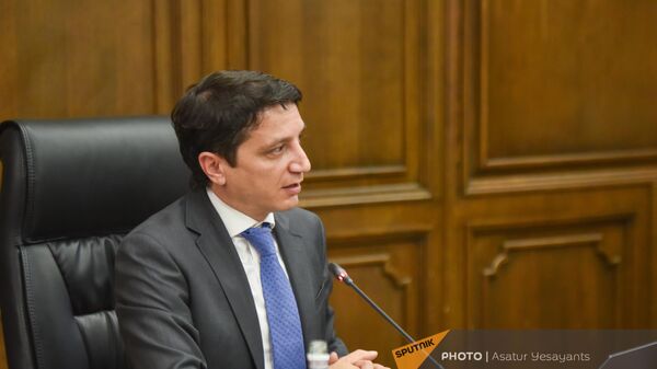 Министр финансов Ваге Ованнисян на обсуждении бюджета 2024 г. в НС (30 октября 2023). Еревaн - Sputnik Армения