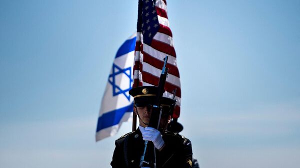 Военные на фоне флагов США и Израиля - Sputnik Армения