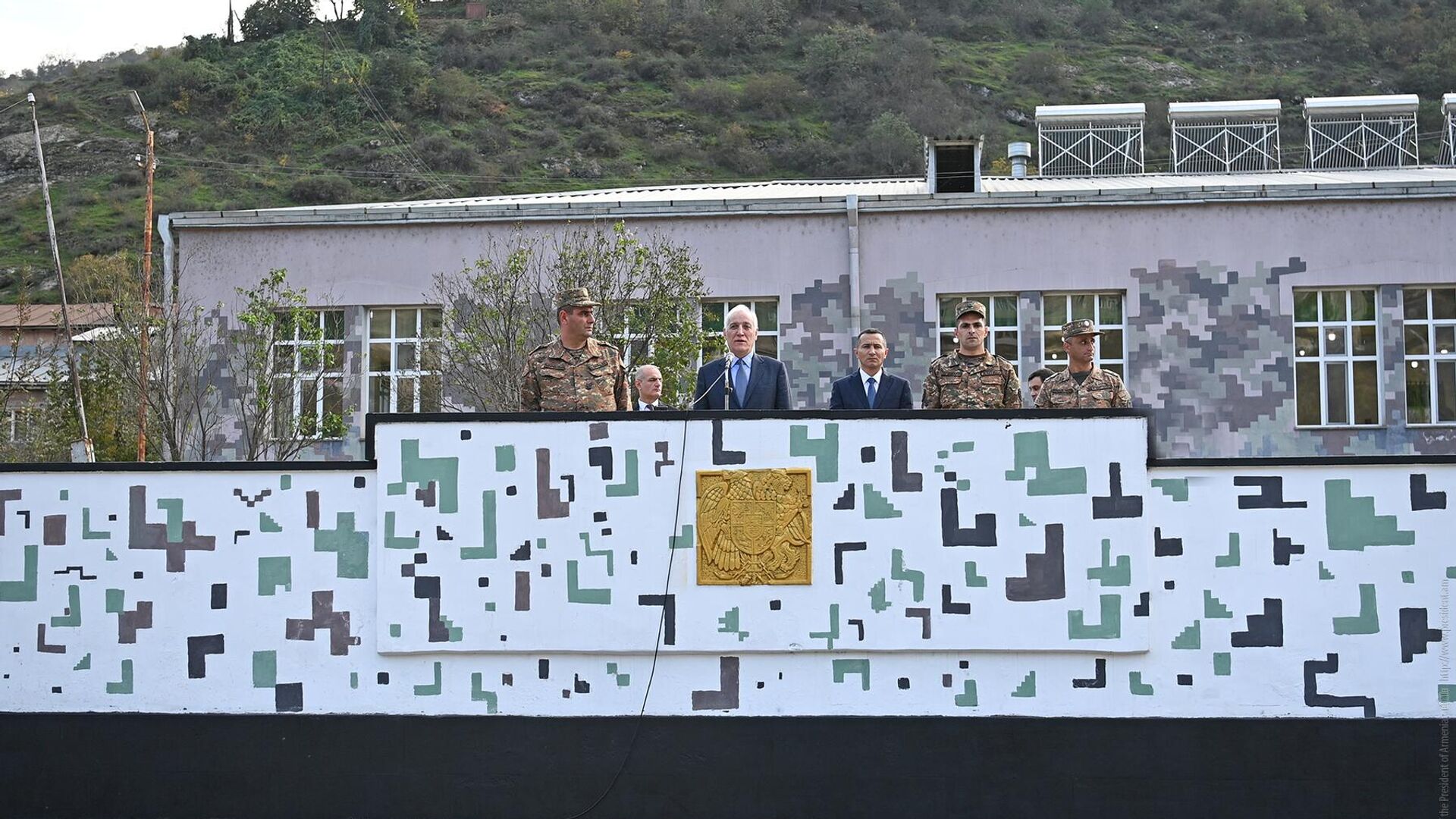 Президент Ваагн Хачатурян посетил одну из воинских частей, несущих боевое дежурство Вооруженных Сил (1 ноября 2023). Сюник - Sputnik Армения, 1920, 01.11.2023