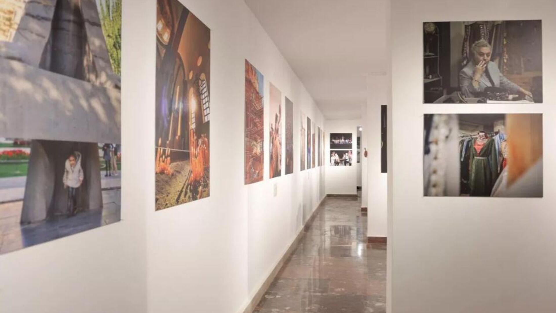В Ереване открылась выставка российских фотографов У подножия Арарата В Ереване открылась выставка российских фотографов У подножия Арарата - Sputnik Армения, 1920, 01.11.2023