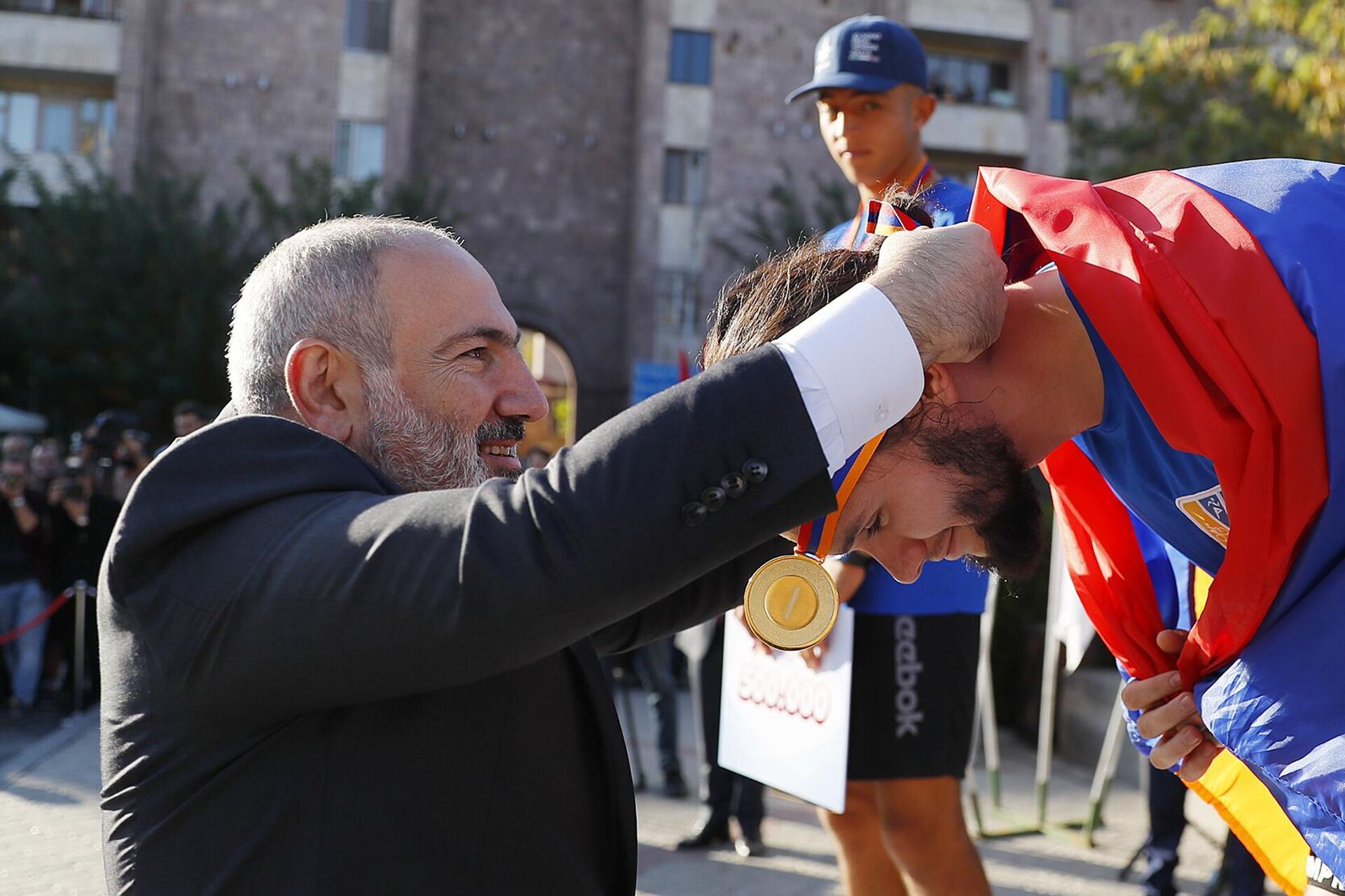 Премьер-министр Никол Пашинян участвует в церемонии награждения III любительского марафонского турнира Кубок Премьер-министра Республики Армения (4 ноября 2023). Эчмиадзин - Sputnik Армения, 1920, 04.11.2023