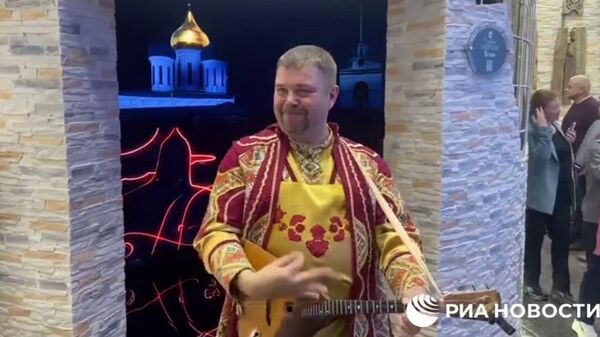 Պսկովցի երաժիշտը բալալայկա նվագելու ռեկորդ է սահմանել - Sputnik Արմենիա