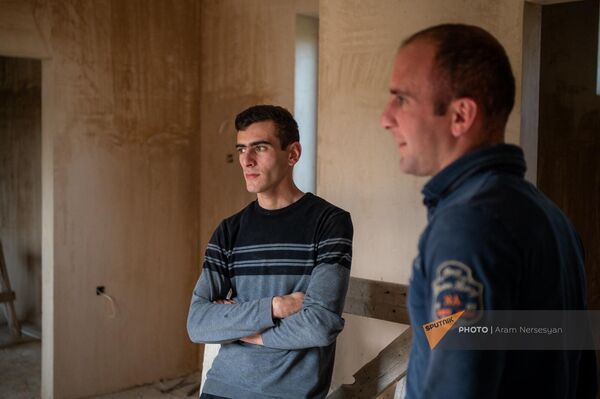 Արցախից բռնի տեղահանված 29-ամյա Հովիկ Քամալյանն ու 23-ամյա Արսեն Բաբալյանը - Sputnik Արմենիա