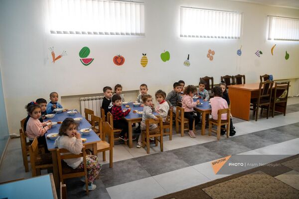 Արցախցի երեխաները Չինարիի մանկապարտեզում Արցախցի երեխաները Չինարիի մանկապարտեզում - Sputnik Արմենիա