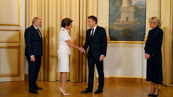Премьер-министр Никол Пашинян вместе с супругой Анной Акопян принял участие в официальном ужине, данном от имени президента Франции (9 ноября 2023). Париж - Sputnik Армения