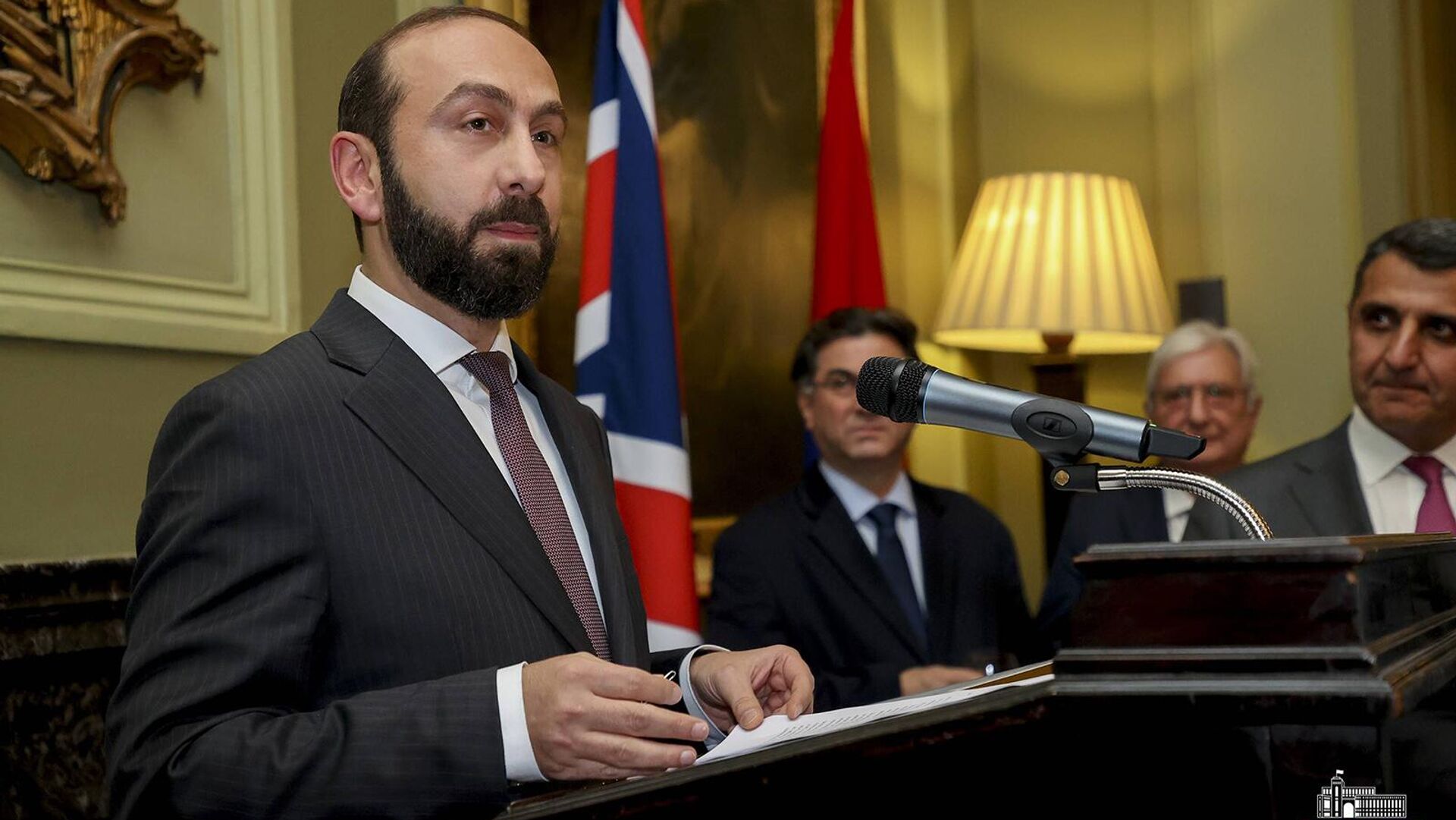 Արարատ Միրզոյանը Միացյալ Թագավորությունում ՀՀ դեսպանության կողմից կազմակերպված պաշտոնական ընդունելությանը Արարատ Միրզոյանը Միացյալ Թագավորությունում ՀՀ դեսպանության կողմից կազմակերպված պաշտոնական ընդունելությանը - Sputnik Արմենիա, 1920, 14.11.2023