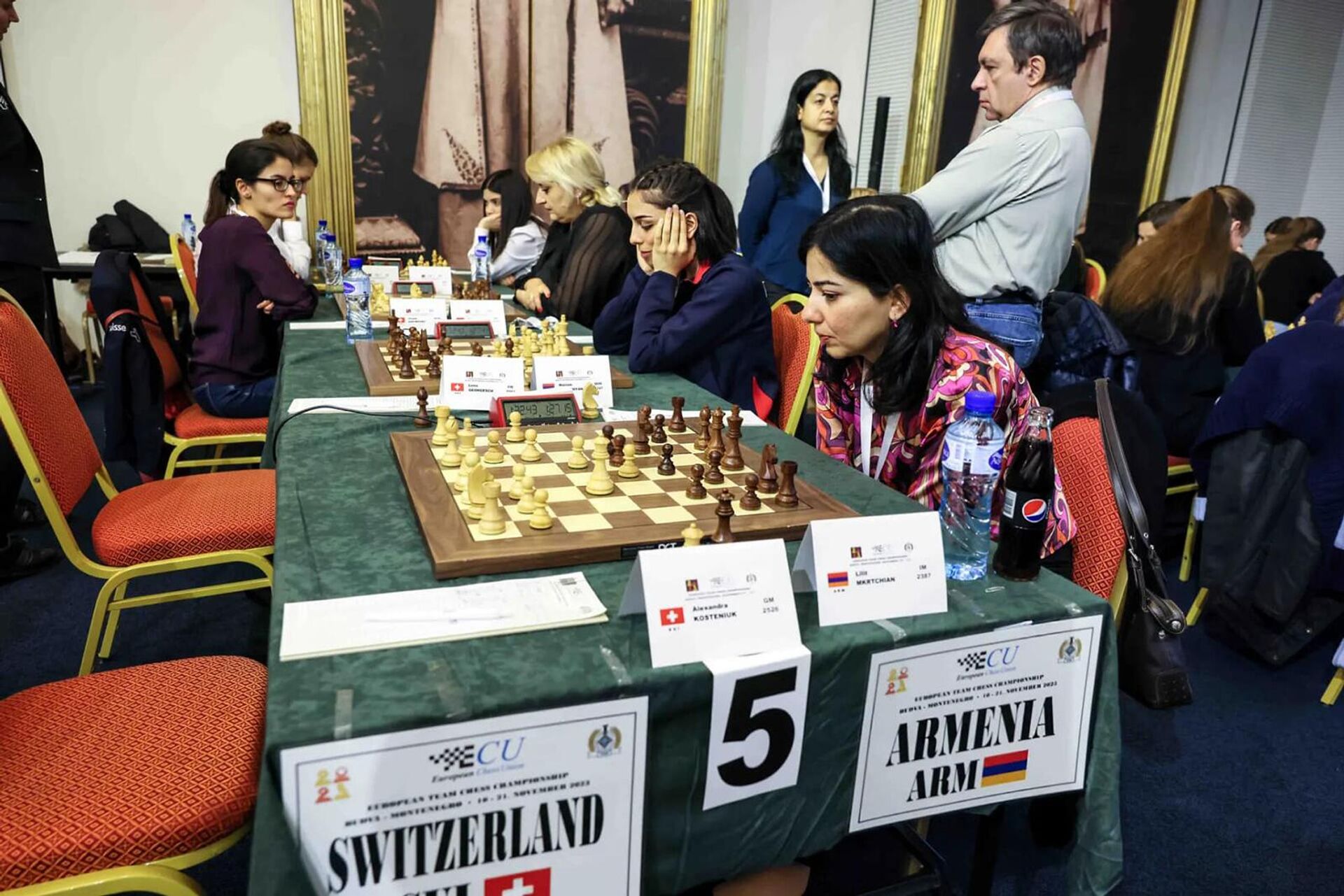 Женская сборная Армении по шахматам во время 4 тура чемпионата Европы против сборной Швейцарии (15 ноября 2023). Будва - Sputnik Արմենիա, 1920, 16.11.2023