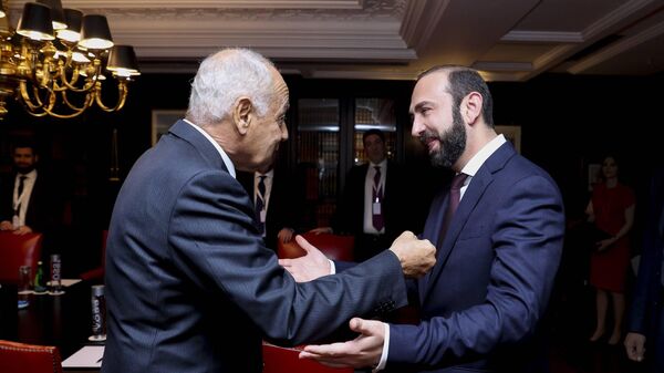 Министр иностранных дел Арарат Мирзоян встретился с генеральным секретарем Лиги арабских государств Ахмедом Абул Гаитом (18 ноября 2023). Манама - Sputnik Армения