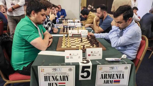 Мужская сборная Армении по шахматам во время 7 тура чемпионата Европы против сборной Венгрии (18 ноября 2023). Будва - Sputnik Армения