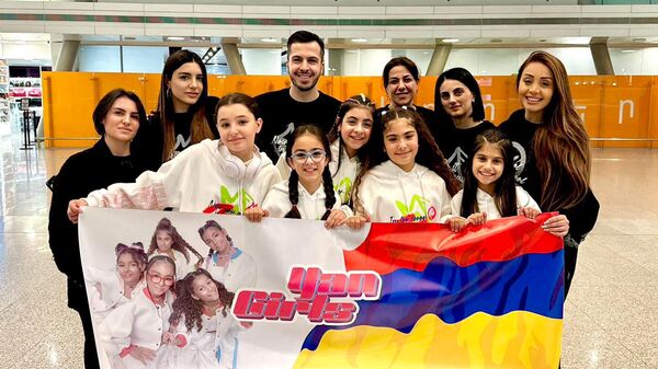 Участники от Армении на песенном конкурсе Детское Евровидение в аэропорту Звартноц - Sputnik Армения
