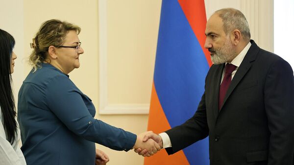 Премьер-министр Никол Пашинян принял представителей неправительственных организаций-членов коалиции против насилия в отношении женщин (20 ноября 2023). Еревaн - Sputnik Армения