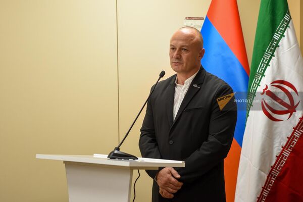 Председатель Автомобильной федерации Армении Арсен Манукян во время церемонии подписания меморандума о сотрудничестве в сфере автоспорта, туризма и дорожной безопасности (20 ноября 2023). Еревaн - Sputnik Армения