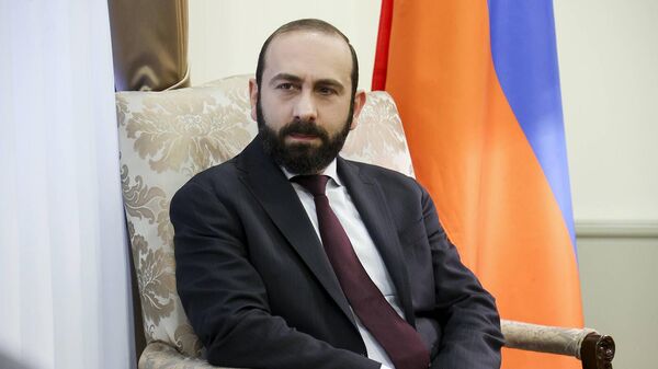Министр иностранных дел Армении Арарат Мирзоян принял члена Сената Канады Лео Гусакоса (21 ноября 2023). Еревaн - Sputnik Армения