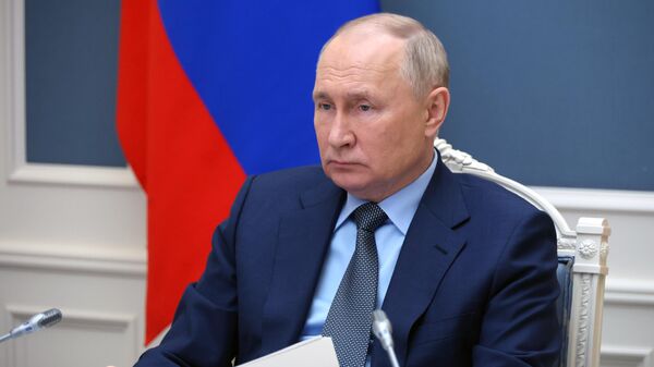 Президент РФ Владимир Путин в режиме видеоконференции принимает участие во внеочередном саммите Группы двадцати (22 ноября 2023). Москва - Sputnik Армения
