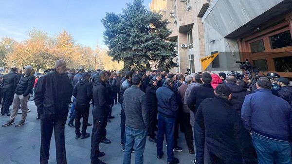 Акция протеста у третьего здания Правительства (23 ноября 2023). Еревaн - Sputnik Армения