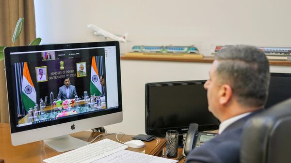 Министр энергетики и минеральных ресурсов Гнел Саносян на встрече в режиме видеоконференции с министром новых и возобновляемых источников энергии Индии Раджем Кумаром Сингхом (23 ноября 2023). Еревaн - Sputnik Армения